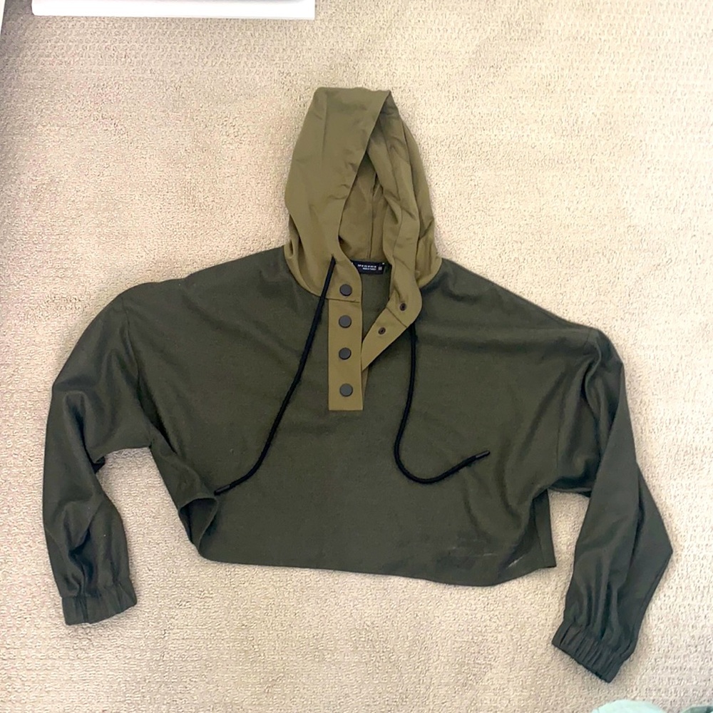 Zara green cropped sweater with hood Women’s size Medium
